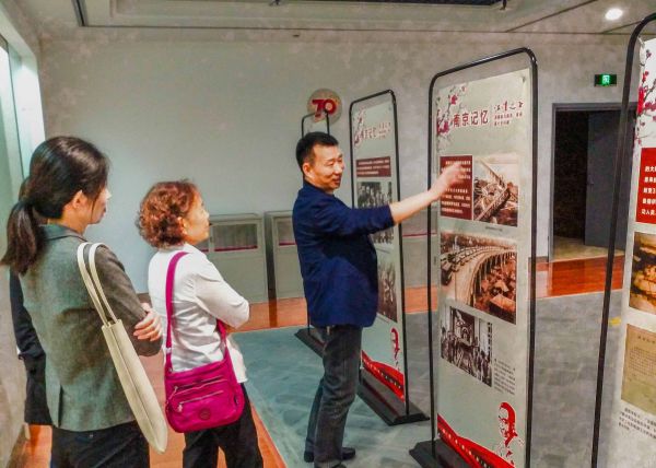我院党支部组织党员参观《江淮之子—周恩来与南京、淮安图片史料展》